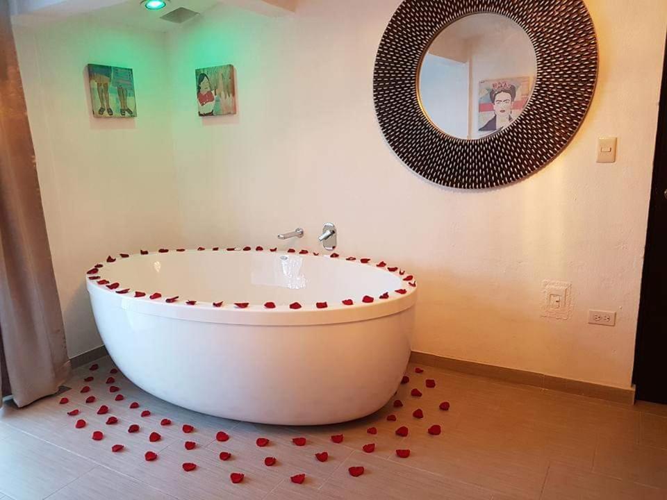 Bloom! Exclusive Boutique B&B (Adults Only) Плайя-дель-Кармен Екстер'єр фото
